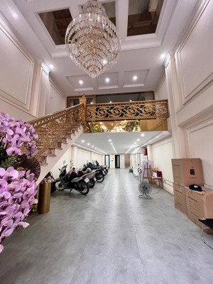 siêu phẩm, văn phòng 5 sao nguyễn xiển thanh xuân, 7 tầng thang máy, vỉa hè 3m, 135m2, 75 tỷ