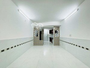 bán nhà quang trung 2 tầng ( 3x8) 2pn 2wc ( đang cho thuê 6,5tr/tháng)