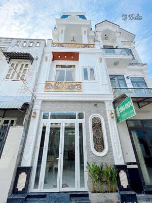 Nhà 1 trệt 2 lầu trục chính hẻm 11 Nguyễn Văn Linh - Cặp bên bệnh viện ĐK Trung Ương