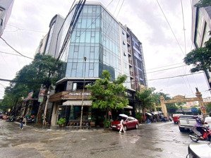 cho thuê lô góc mp minh khai, dt 400mx3t, mt 20m, thông sàn, thang máy, mọi mô hình. lh 