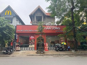 siêu đẹp.cho thuê nhà mặt phố hoàng cầu.diện tích 100m2 x 4 tầng,sân vườn 200m,mặt tiền 12m cực đẹp
