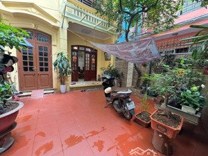 nhà 3 tầng, ngõ 50 võng thị, ba bước ra oto- trung tâm tây hồ- kcbt chắc chắn- tiện ích bạt ngàn