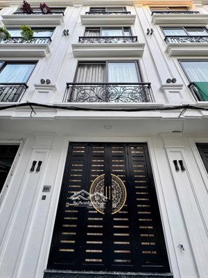 cần bán nhà phân lô cầu giấy mới full nội thất - ở ngay - gần phố - 50m ra mặt ngõ thông kinh doanh