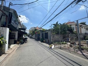 mặt tiền đường số 1 trần não q2. dt 11x29 m. đất trống giá 54 tỷ tl gpxd hầm 5 tầng