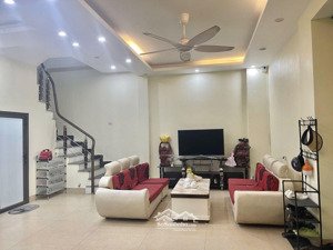 bán nhà 3 tầng phường cẩm thuỷ. đường 2 ô tô tránh nhau. kinh doanh buôn bán được