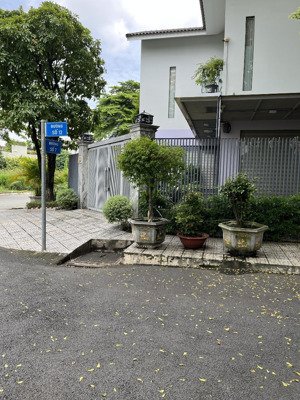 bán đất nền sadeco tân phong. đối diện cổng sau sc vivo city. gần trường rmit.