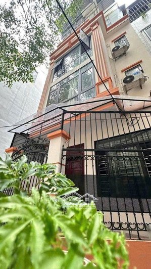 mỹ đình 56m
giá 12.5 tỷ ( có thương lượng ) bán nhà 4 tầng ô tô vào nhà 3 mặt thoáng các