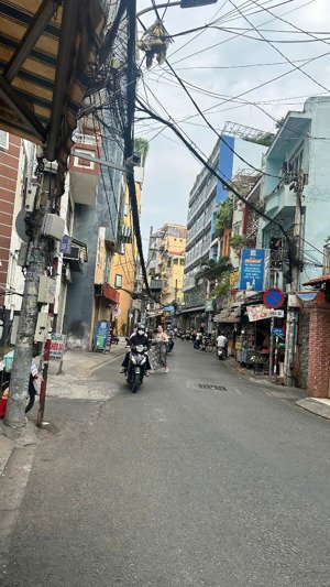 bán nhà mặt tiền kinh doanh phú nhuận - 3pn + mặt bằng kinh doanh - đường lớn xe hơi né nhau. 9.2tỷ