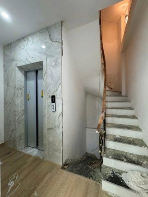 bán nhà mới tại xuân la tây hồ gần trung tâm thương mại lotte. gần hồ tây+cầu giấy+ba đình