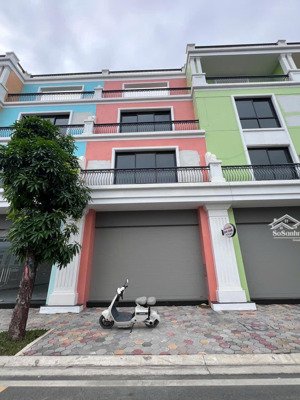 cho thuê shophouse tài lộc mặt sông - 2 mặt tiền, vỉa hè siêu rộng.