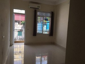 cc khép kín, thang máy, điều hòa , dt 24m2 tại đường lê trọng tấn, thanh xuân. lh: 