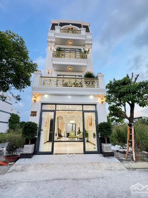 bán nhà mới mẫu tân cổ điển dt 5 x 16.5m 1trệt2lầu sân thượng giá 9tỷ8