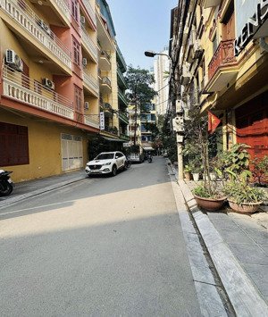 dưới [8 t.ỷ] không có hơn - cầu giấy dt 33m - mt 6m - ngõ thông 30m mặt phố.