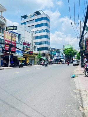 bán chdv cách mt 20m đường lê quang định phường 14 bt. 10x21m 210m2 đất 5 tầng. thu nhập 150tr/thg