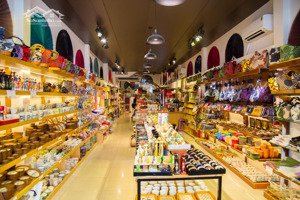 cho thuê mbkd phố nguyễn chí thanh cạnh đài truyền hình. dt 110m2, mt 8m. giá : 55tr. lh 