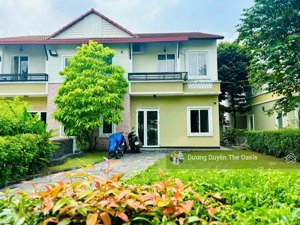 chủ chuyển công tác cần bán căn villa 300m2 sẵn hđ thuê theoasis liền kề aeon sân golf.lh0975362423