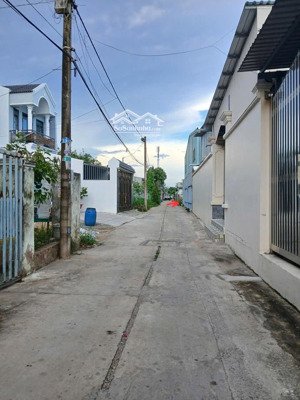 cần bán đất full thổ đường vườn thơm, xã bình lợi, bình chánh. dt: 5,2 x 30m, giá : 2 tỷ 550tr