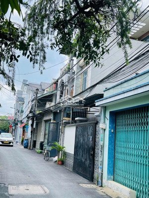 nhà 3 tầng mái ngói đường hoàng diệu 2_một trục thẳng_dân trí cao_5.5mx18m