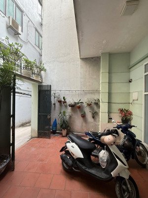 mặt tiền 6.8m - nhà thụy khuê : 65m2 - 4 tầng sân vườn - cách phố 30m - ngõ đẹp rộng