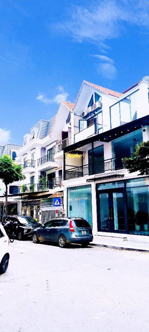 không mua là mất ngủ -nhà la khê 67m,4t ô tô tránh 16.8tỷ