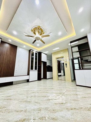 bán nhà nam từ liêm 40m2 - 6 tầng thang máy - 7 chỗ vào nhà - nhỉnh 8 tỷ