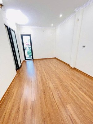 nhà đẹp phố giải phóng gần ngã tư vọng diện tích 50m lô góc nội thất châu âu ô tô đỗ cổng