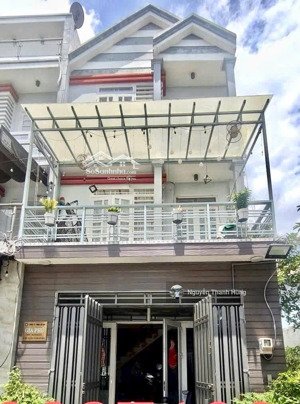 bán nhà 3 tầng đúc hẻm xe tải trần thị năm quận 12 giá rẻ 5,7 tỷ
diện tích 65m2 (5x13)