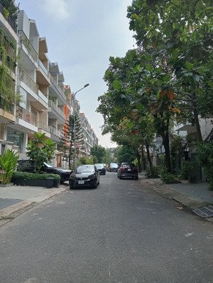 định cư nước ngoài bán gấp nhà kdc himlam, quận 7 chỉ 27 tỷ