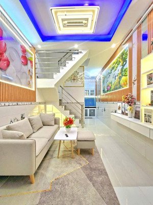 bán căn nhà đẹp lô nhì - 3 lầu,, mới hoàn thiện - hẻm 3m