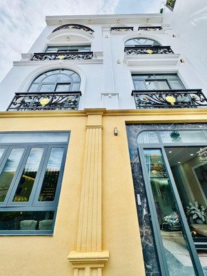 nhà ngộp cần bán đường oto nguyễn trường tộ-p12-q4. giá 4tỷ300/73m2 gần đh luật, cho thuê 23triệu