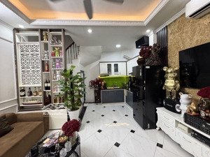 định công thượng nhà đẹp full nội thất 33m2, 5 tầng