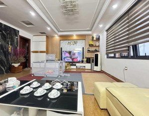 vị trí ngôi nhà cực vip-lô góc sân to ô tô đỗ cửa-tiện ích bạt ngàn .ngọc thuỵ 48.8 m-nhỉnh 15 tỷ.