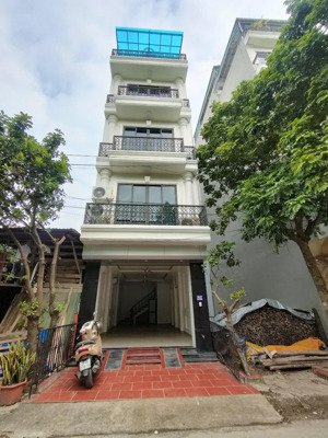 nhà dân xây liền kề phân lô. 50x 4,5 tầng kinh doanh tốt.