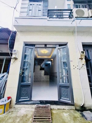 nhà (dt: 3,3x10m) giá 1tỷ550tr còn bớt ở hiệp thành 13 quận 12 gần nguyễn thị búp. có 2pn 2wc