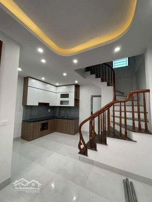 chỉ 6.15 tỷ nhận gay căn nhà 5 tầng full nội thất oto đỗ cổng trung tâm lai xá sổ đỏ trao tay