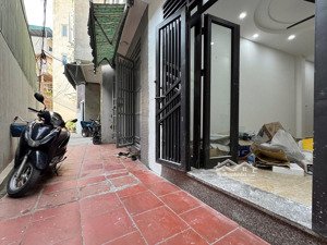 chỉ 6.95 tỷ có ngay nhà thạch bàn dân xây 5 tầng x 38/40m2 ngõ 2.3m cách ô tô thông 10m