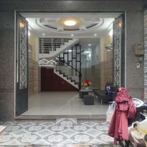 6 tỷ 290 thương lượng, nhà 3 tầng, đường 5 mét thông, diện tích : ngan 4 mét dài 14 .