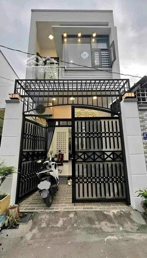 nhà sổ hồng riêng chính chủ, ngay trường thpt tân túc giá 1 tỷ 900 đang cho thuê tháng 9 triệu