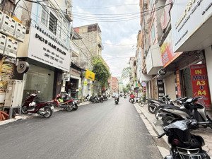 chủ nhà người quen gửi bán mp mai dịch dt45m2x5t mt4m giá chỉ 21 tỷ(460tr/m2)