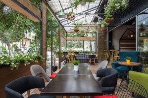 cho thuê mbkd lô góc phố nguyễn khuyến. dt 250m2, mt 22x12m. giá thuê 50tr/th. lh 