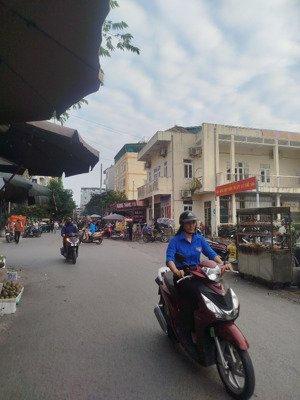 bán lô đất -- phần đình giót - ô tô đỗ cửa - đi bộ sang park city - ngã tư tố hữu và lê trọng tấn