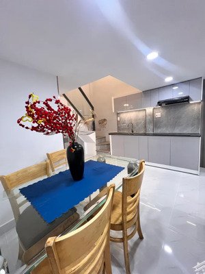 nhà 3 tầng kiên cố hẻm ô tô ni sư huỳnh liên, tân bình gần khu vip bàu cát giá chỉ 5,6 tỷ