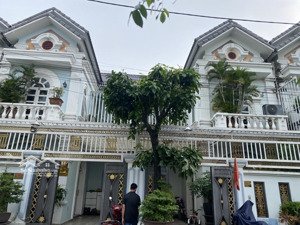 vila mini sân vườn xd đẹp, đường 8m, dt 7x18 rộng đẹp, thạnh xuân 40, q12