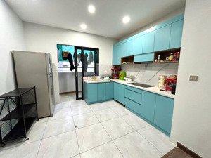 căn hộ 84 m2 có 2 pn, full nội thất cho thuê 12 tr tháng: lh 