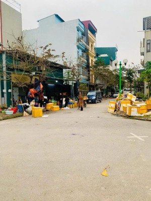 bán đất tặng nhà cấp 4 kđt vạn phúc, diện tích 100m, 7mt, phân lô ô tô, kinh doanh, giá đầu tư.