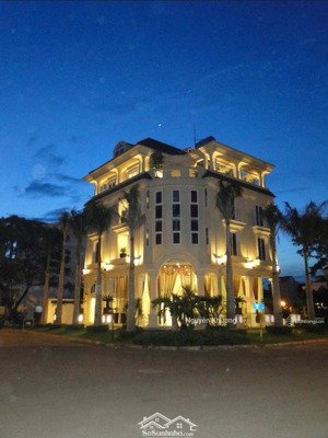 siêu biệt thự góc 2 mặt tiền trần não, an khánh (dt: 15x15.5m) 2 tầng + sân vườn - giá 60 tỷ