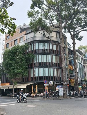 giá 75 tỷ về 53 tỷ ! chính chủ bán nhà góc 2 mặt tiền đường nguyễn gia trí - dt 10x23m - hầm 8 tầng