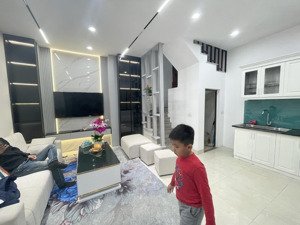 chính chủ bán căn nhà 42m x 3 ngủ ngay aeon hà đông. ô góc 2 thoáng vị trí đắc địa gần phố.