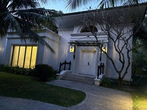 cắt lỗ sâu bán căn biệt thự 2pn căn góc,lợi nhuận cam kết 1,65 tỷ/ năm giá 15t