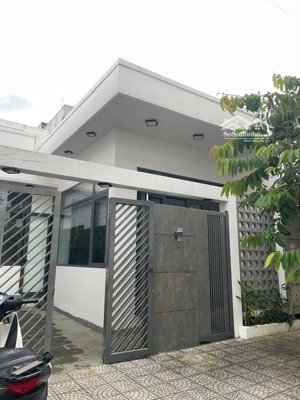 bán nhà 2 tầng mt phú lộc 20 diện tích 104m ngang 7m giá 9.5 tỷ vị trí sát biển vài chục mét